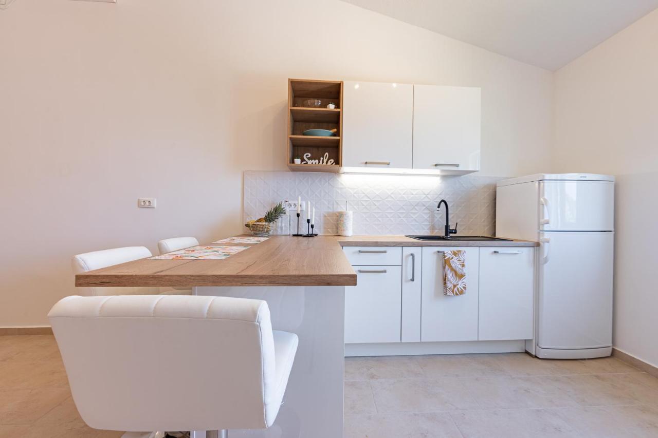 Apratman Mares Apartment Razanj